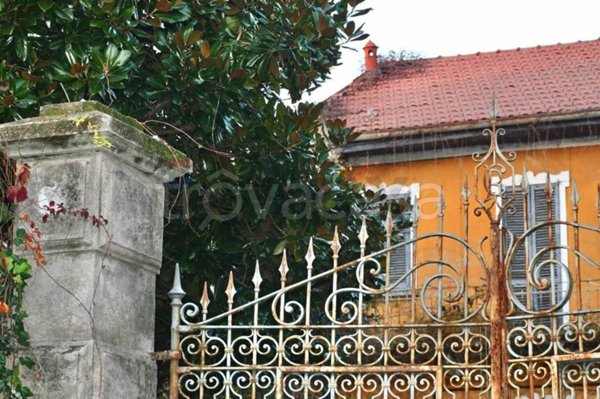 casa indipendente in vendita a Cairate in zona Bolladello
