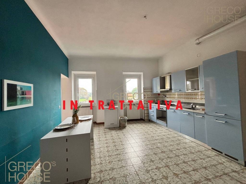 appartamento in vendita a Cairate in zona Peveranza