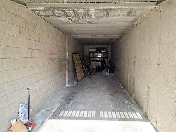 locale di sgombero in vendita a Cairate