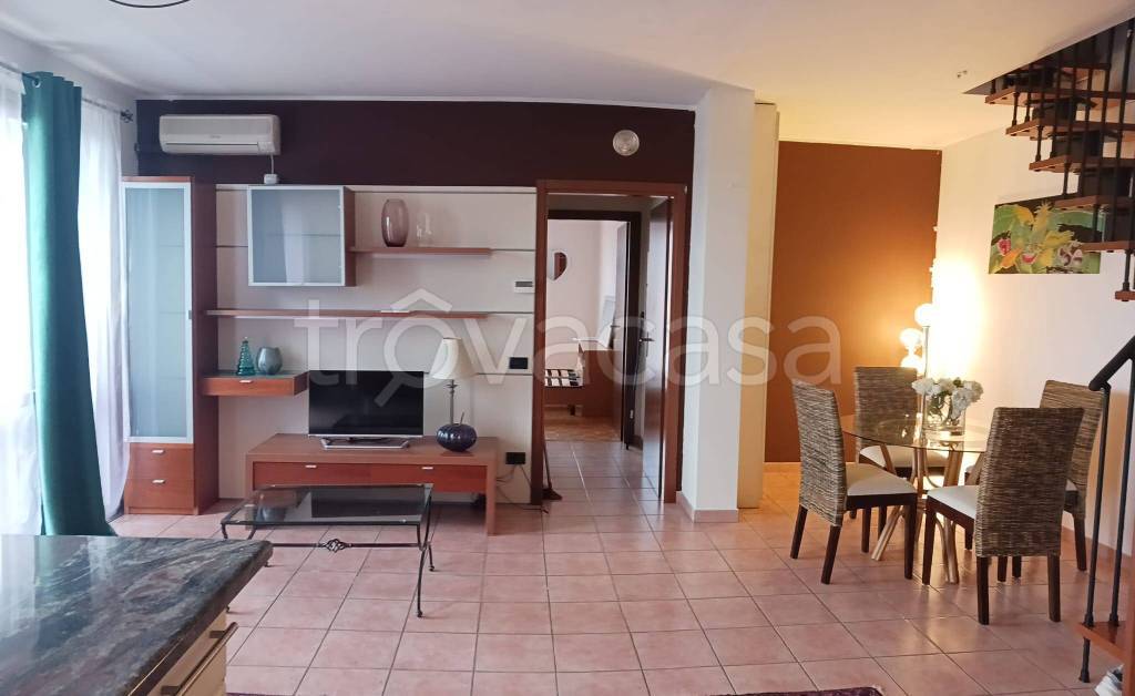 appartamento in vendita a Cairate in zona Bolladello