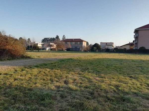 terreno edificabile in vendita a Cairate