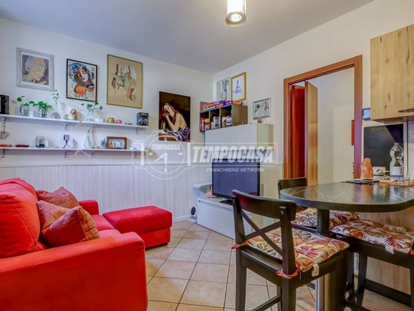 appartamento in vendita a Cairate in zona Peveranza