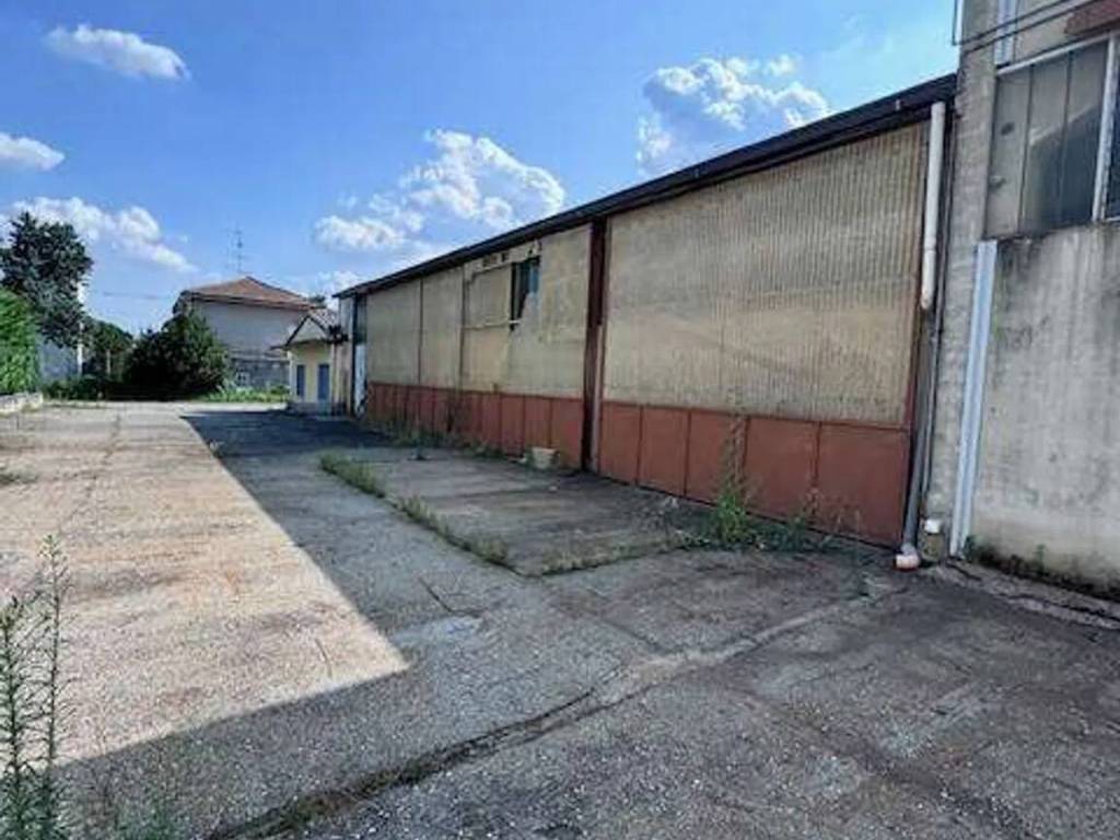 appartamento in vendita a Cairate in zona Peveranza