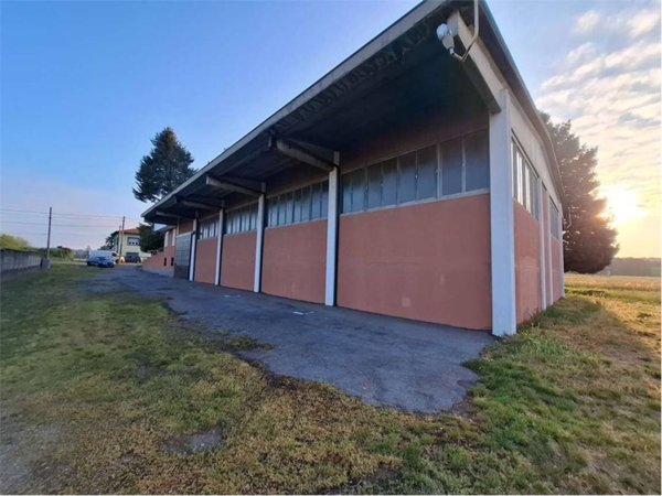 negozio in vendita a Cairate