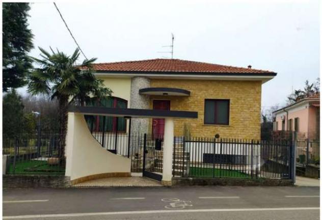 casa indipendente in vendita a Cairate