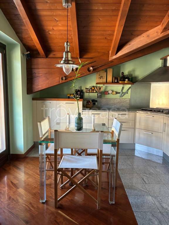 appartamento in vendita a Cairate in zona Bolladello