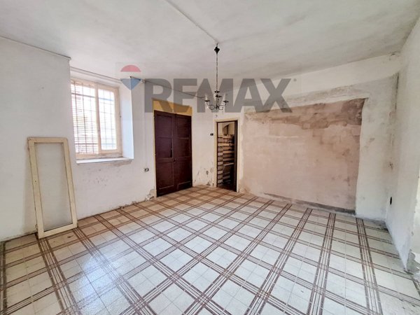 appartamento in vendita a Cairate in zona Peveranza