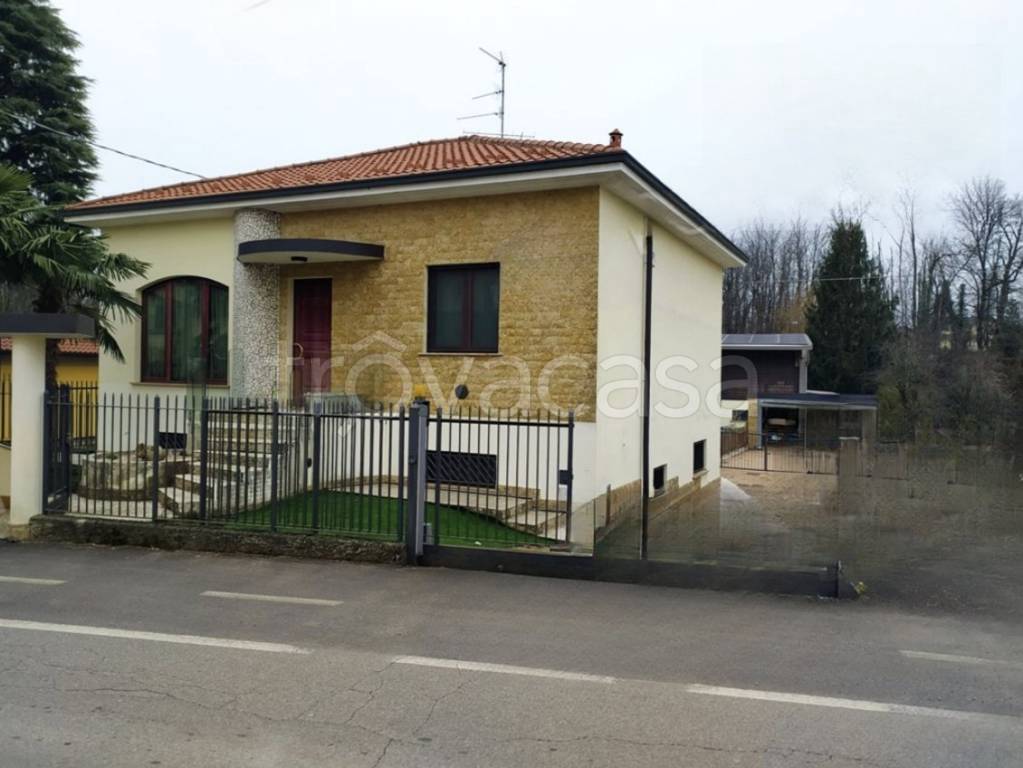 casa indipendente in vendita a Cairate