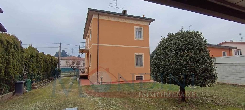 casa indipendente in vendita a Cairate