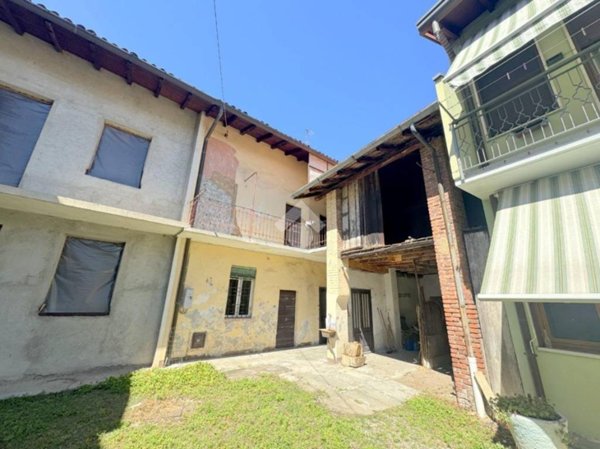 casa indipendente in vendita a Cairate
