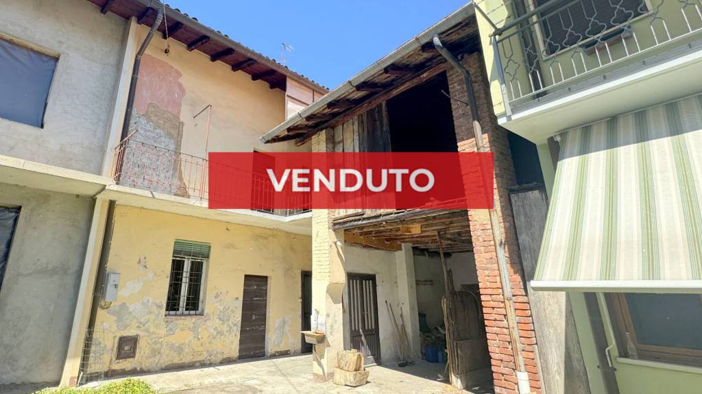 casa indipendente in vendita a Cairate