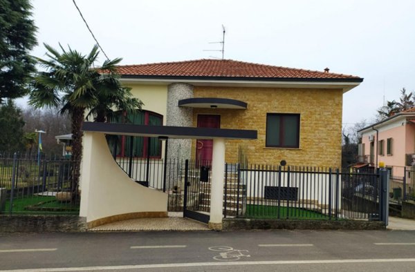 casa indipendente in vendita a Cairate in zona Peveranza