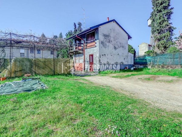 appartamento in vendita a Cairate in zona Peveranza