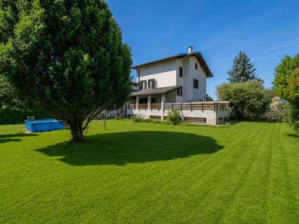 casa indipendente in vendita a Cairate in zona Peveranza