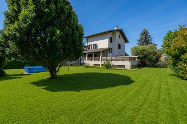 casa indipendente in vendita a Cairate