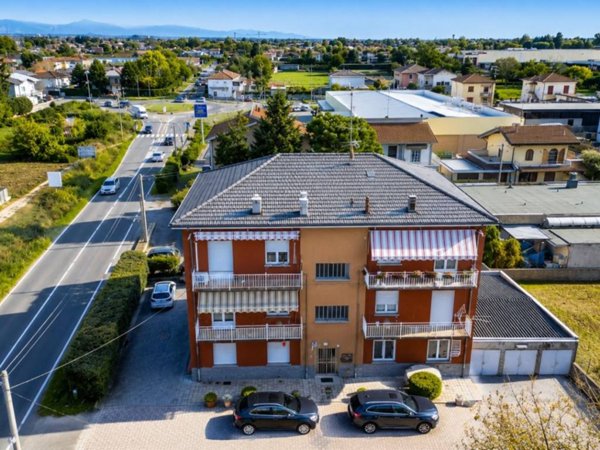 appartamento in vendita a Cairate in zona Bolladello
