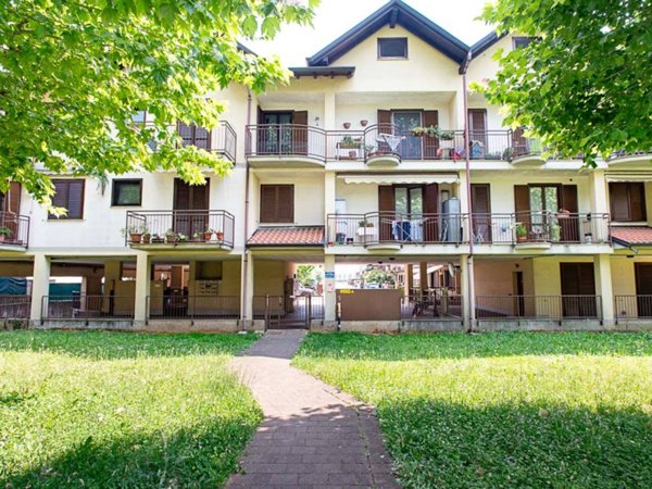 appartamento in vendita a Cairate in zona Bolladello