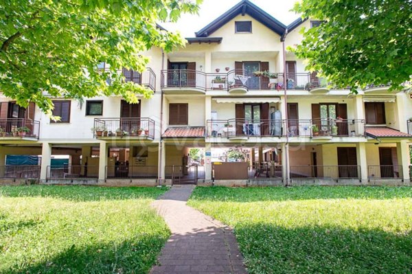 appartamento in vendita a Cairate in zona Bolladello