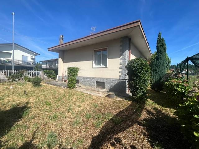 casa indipendente in vendita a Cairate in zona Bolladello