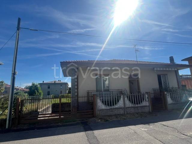 casa indipendente in vendita a Cairate in zona Bolladello