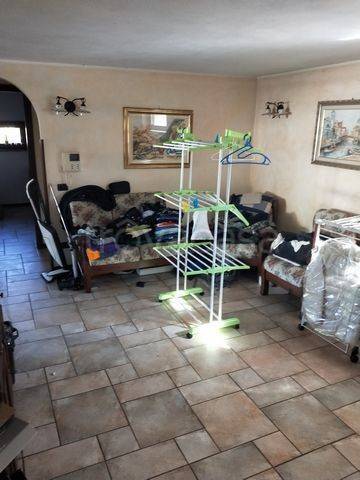appartamento in vendita a Cairate in zona Peveranza