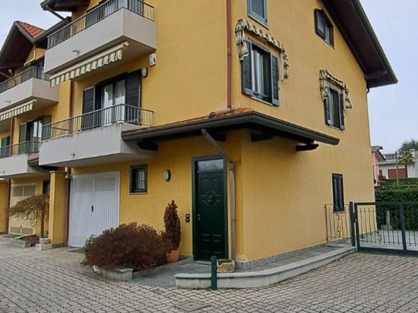casa indipendente in vendita a Cairate in zona Bolladello