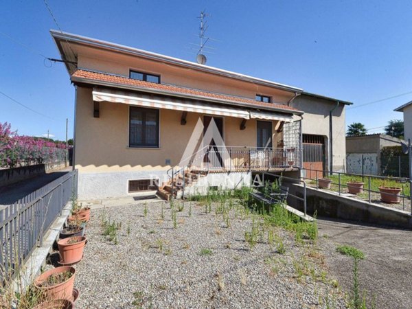 casa indipendente in vendita a Cairate in zona Bolladello