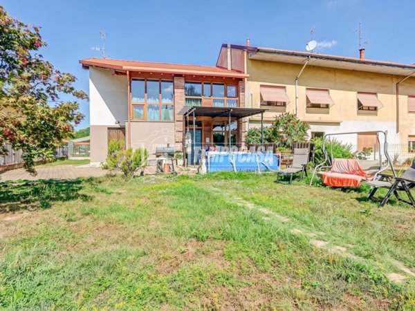 casa indipendente in vendita a Cairate in zona Peveranza