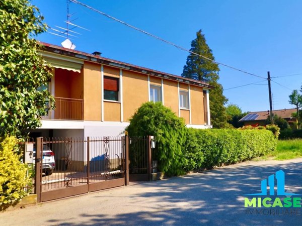 casa indipendente in vendita a Cairate in zona Bolladello