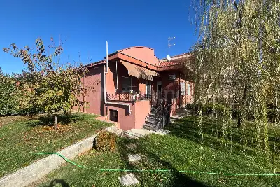 casa indipendente in vendita a Cairate