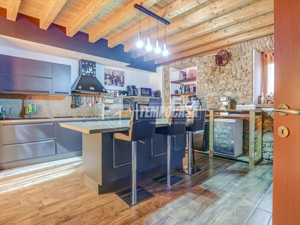 casa indipendente in vendita a Cairate in zona Peveranza