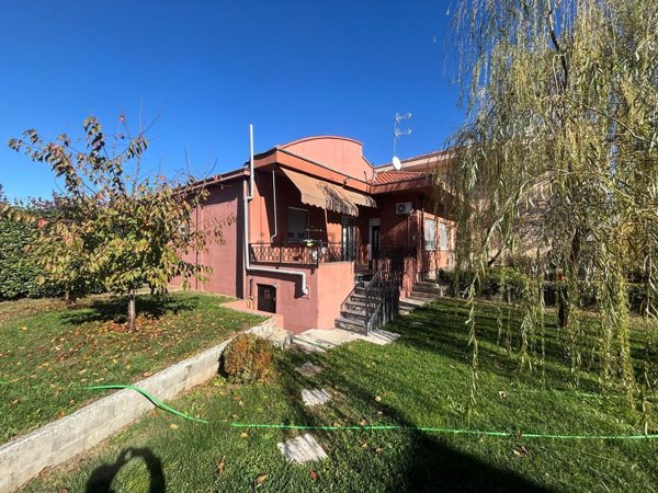 casa indipendente in vendita a Cairate