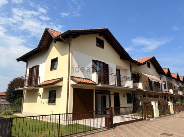 appartamento in vendita a Cairate in zona Bolladello