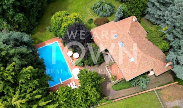 casa indipendente in vendita a Cairate