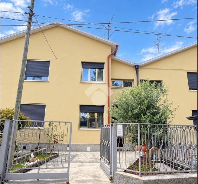 casa indipendente in vendita a Cairate in zona Bolladello