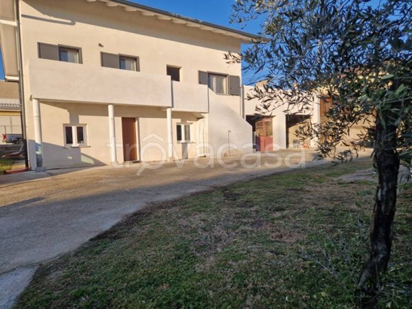 casa indipendente in vendita a Cantello in zona Gaggiolo