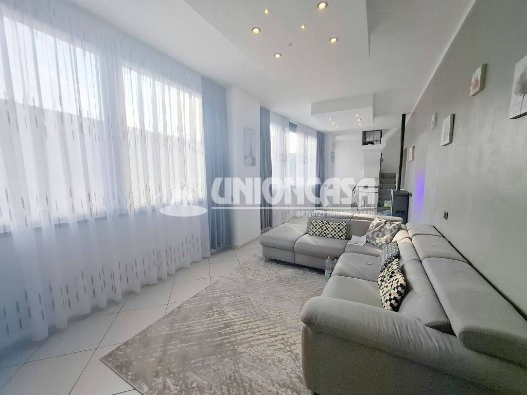 casa indipendente in vendita a Cantello in zona Gaggiolo