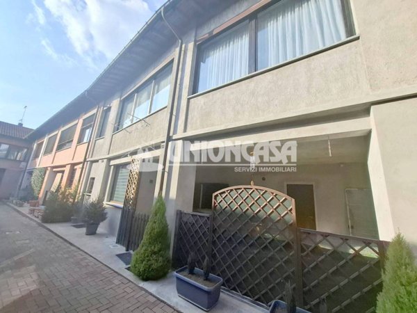 casa indipendente in vendita a Cantello in zona Gaggiolo