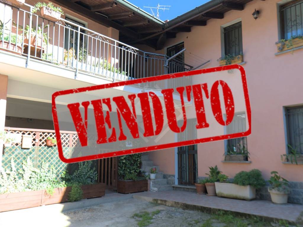 casa indipendente in vendita a Cantello