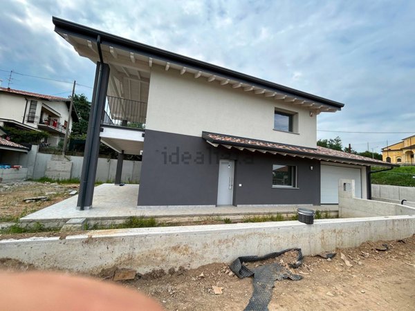 casa indipendente in vendita a Cantello