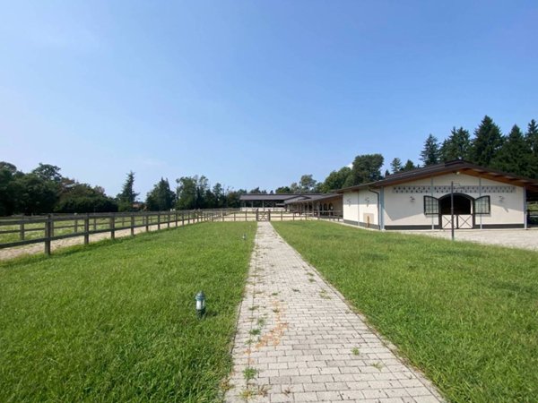 casa indipendente in vendita a Cantello