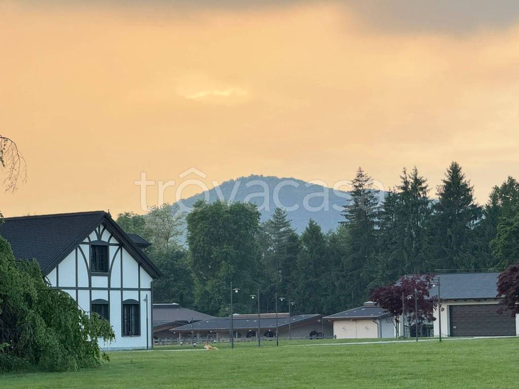 casa indipendente in vendita a Cantello