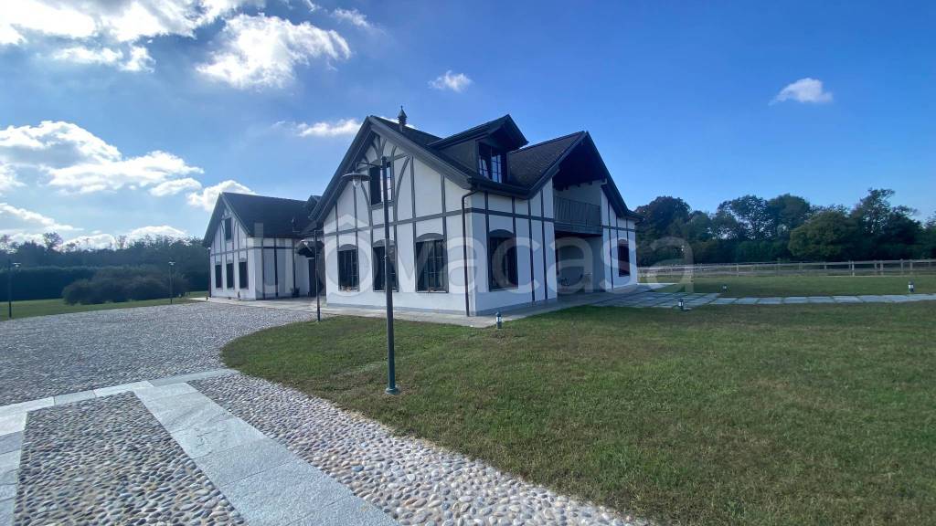 casa indipendente in vendita a Cantello