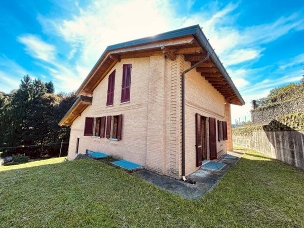 casa indipendente in vendita a Cantello in zona Gaggiolo