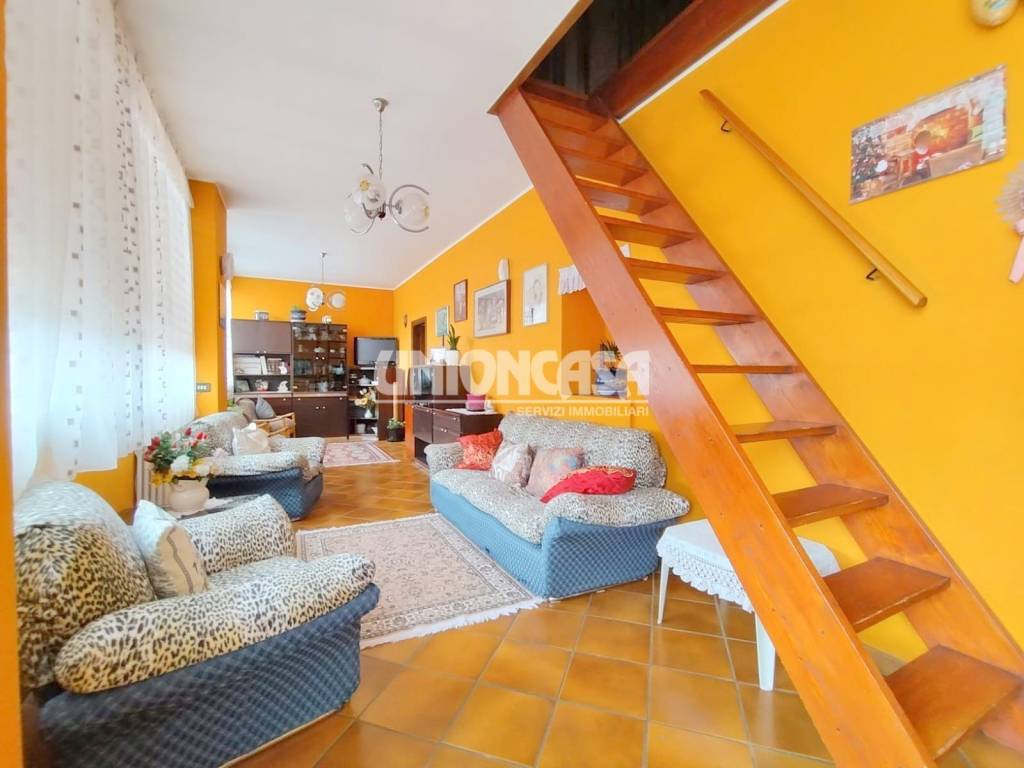 casa indipendente in vendita a Cantello in zona Gaggiolo