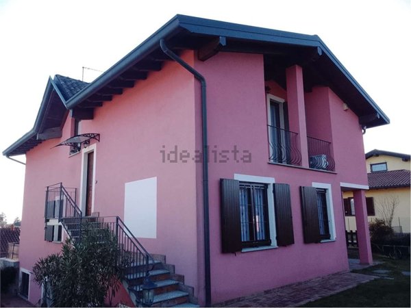 casa indipendente in vendita a Cantello