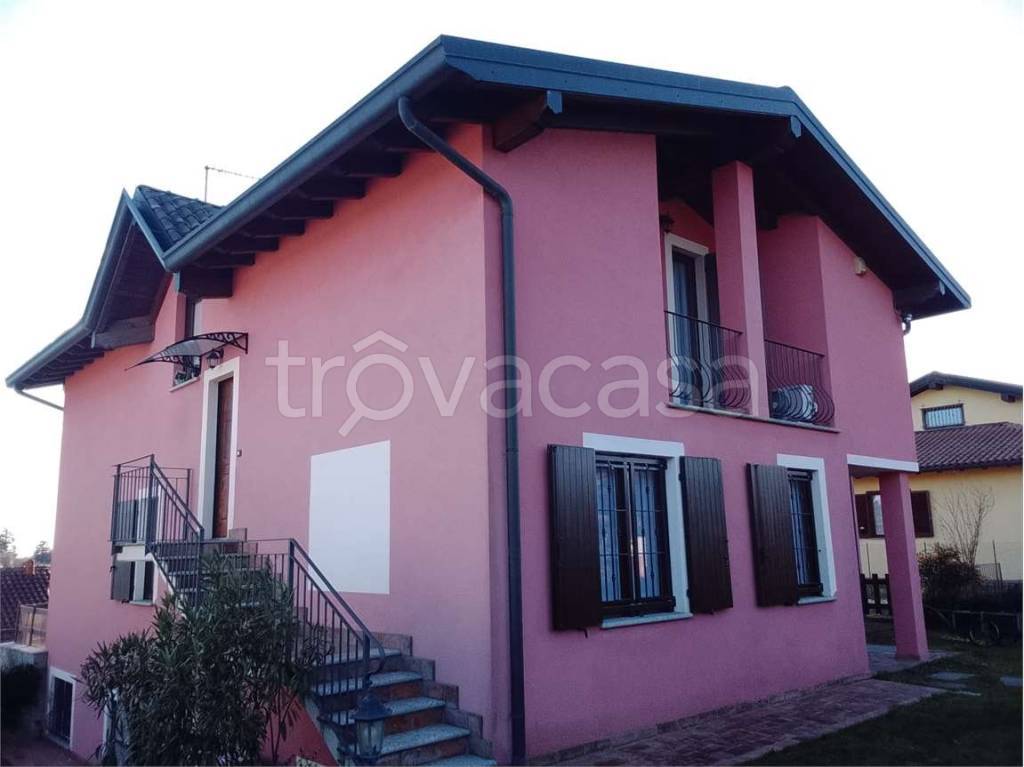 casa indipendente in vendita a Cantello