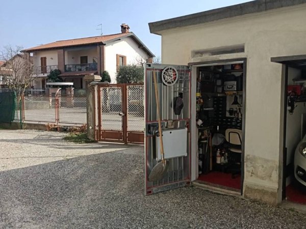 appartamento in vendita a Cantello in zona Gaggiolo