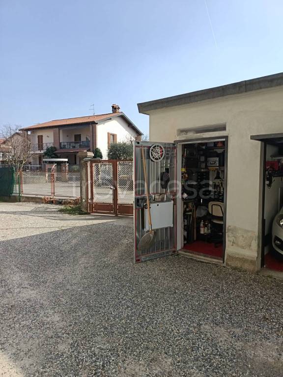 appartamento in vendita a Cantello in zona Gaggiolo