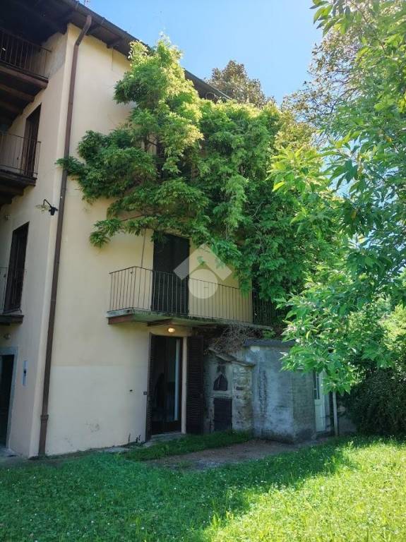 casa indipendente in vendita a Cantello in zona Gaggiolo